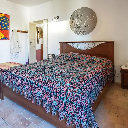 Apartment 3 Bedroom Gorgeous In *